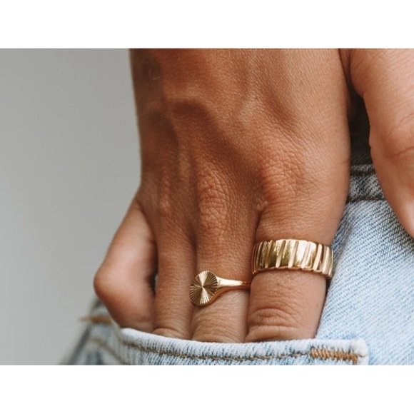 Non-tarnish Gold Ring Sunburst WATERPROOF gold ring PRETTY size 7 - Picture 1 of 12